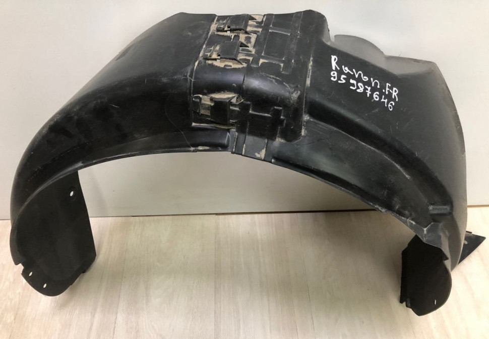 Подкрылок передний правый Ravon R4 oem 95987646 Подкрылок передний правый Ravon R4 oem 95987646