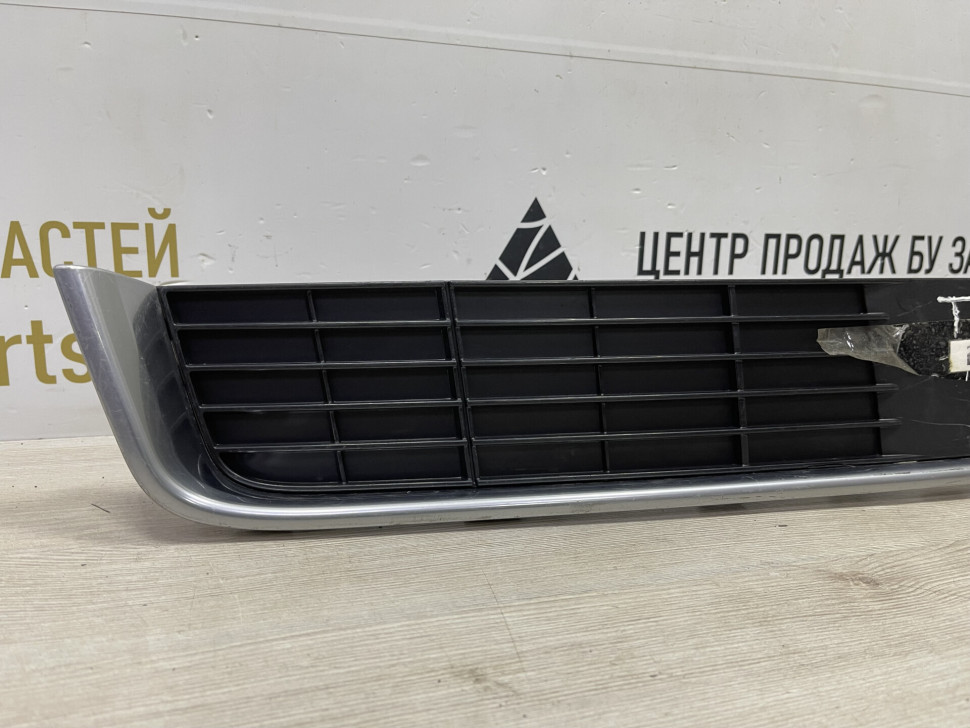 Решетка переднего бампера Cadillac Escalade 4 2014 OEM 23181987