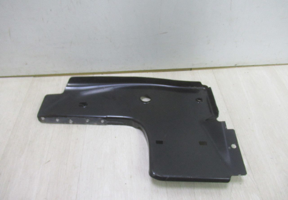 Косынка задняя правая Volkswagen Transporter T5 oem 7h0813917